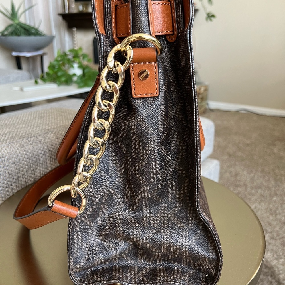 LIKE NEW! MICHAEL Michael Kors Hamilton MK
Logo Satchel - Picture 6 of 15
